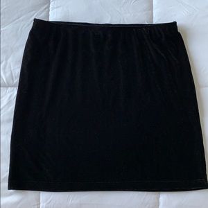 Black velvet/velour mini skirt lily white